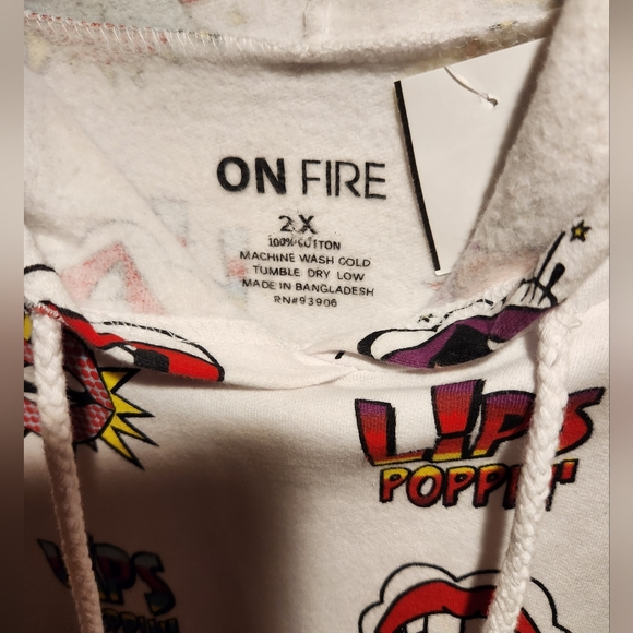 ON FIRE Lips Smackin Hoodie UNISEX - Picture 2 of 4
